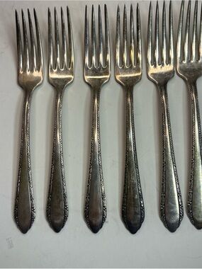 6 Silver Plated Dinner Forks. Made By Oneida Community Produced 1920-50 Madelon